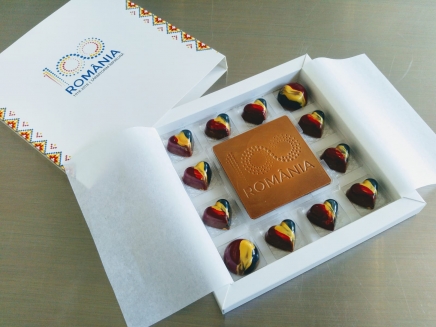 Cutie praline colorate